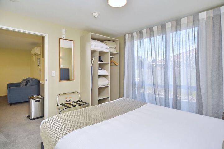 Room 50 of 196