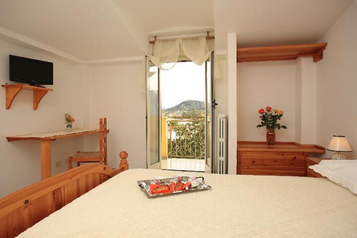 Room 6 of 10