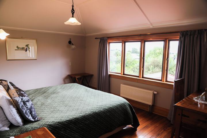 Room 12 of 170