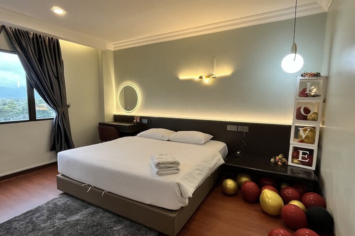 Room 16 of 82