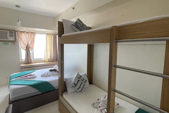 Room 12 of 216