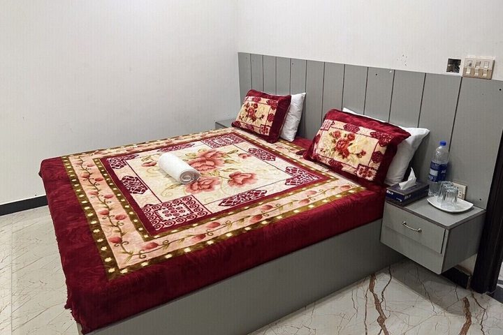Room 2 of 7