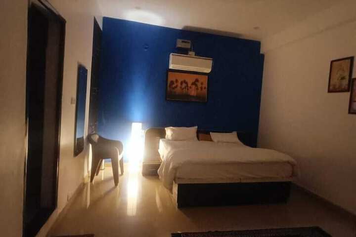 Room 3 of 33