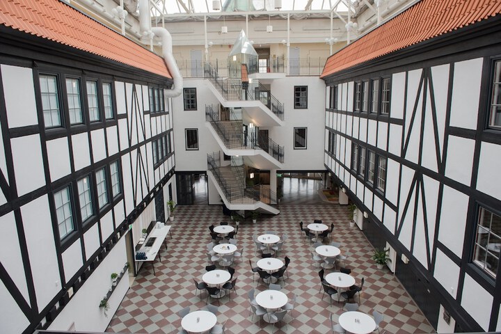 Hotel Exterior 68 of 71