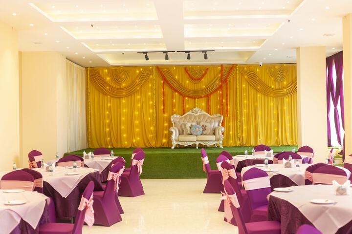 Ballroom/Hall 9 of 11