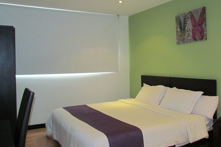 Room 16 of 38