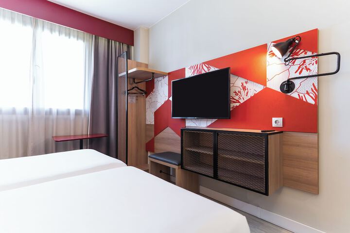Room 16 of 97