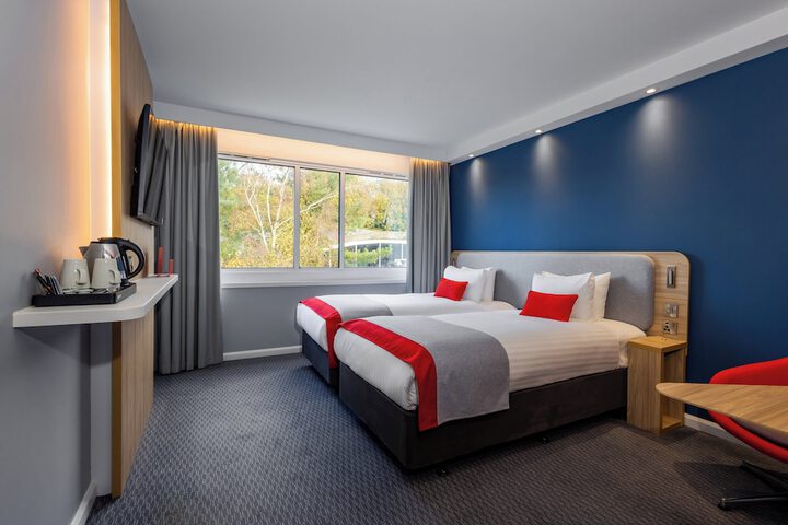Room 9 of 32