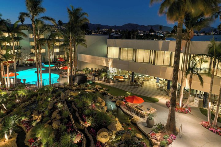 Hotel Pool