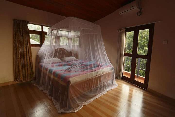 Room 8 of 13