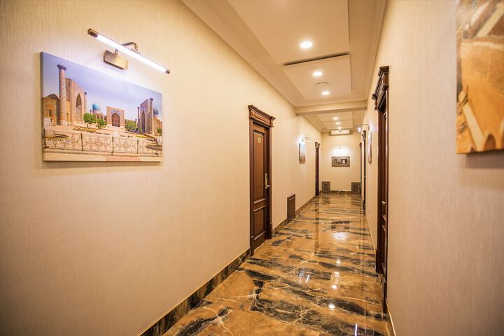 Ballroom/Hall 77 of 82
