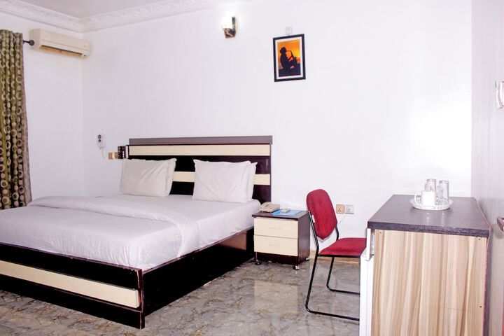 Room 6 of 38