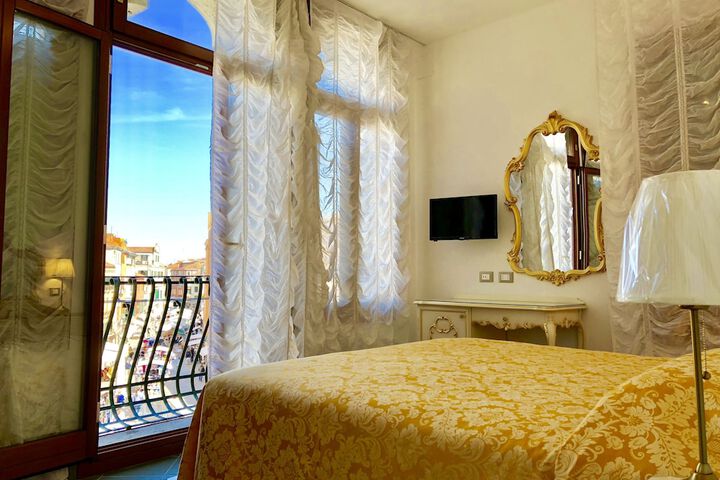 Room 2 of 45