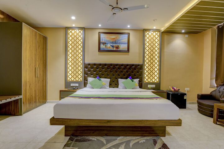 Room 25 of 53