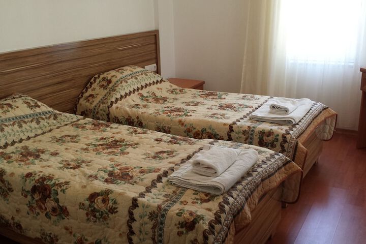 Room 4 of 27