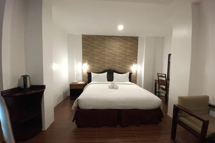 Room 13 of 79