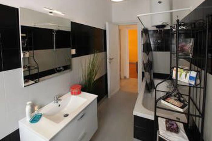 Room 2 of 22