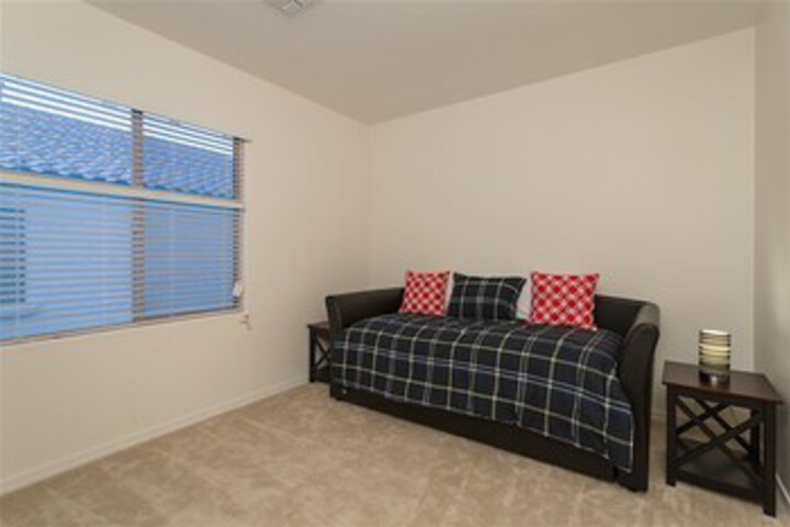 Room 12 of 25