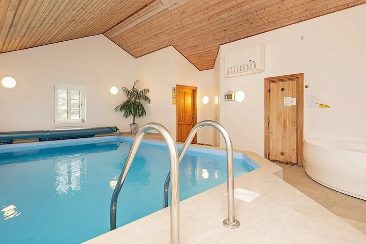 Pool 13 of 29