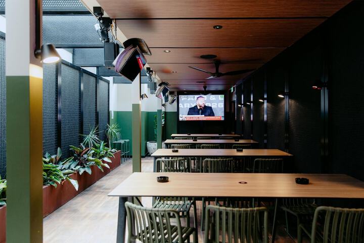 Lounge 56 of 67