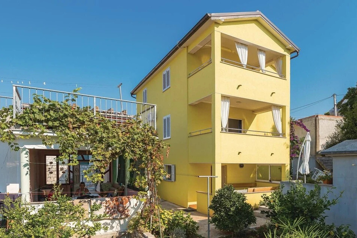 Beautiful Home in Rogoznica With Wifi and 2 Bedrooms