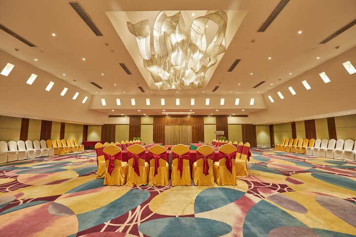 Ballroom/Hall 105 of 119