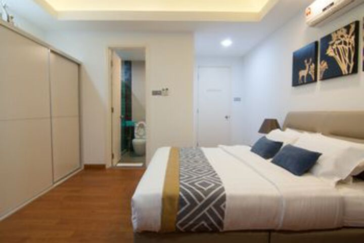 Room 12 of 25