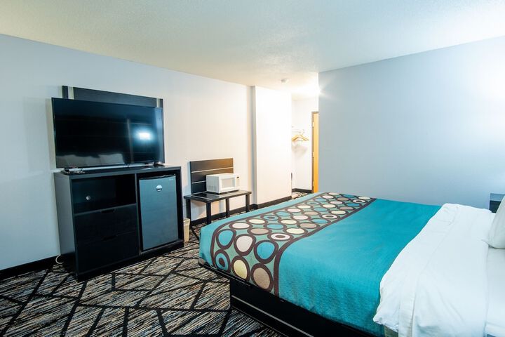 1 King Bed (17 of 17)