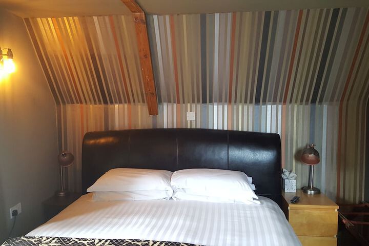 Room 4 of 42