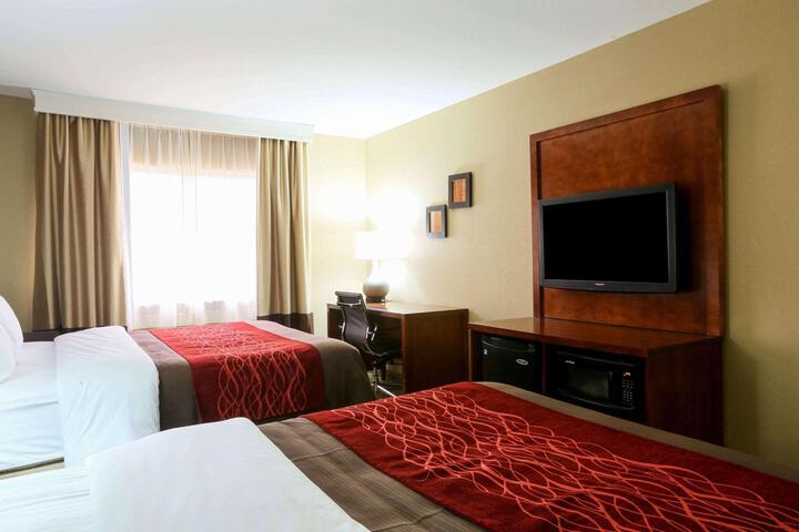 2 Queen Beds (5 of 14)