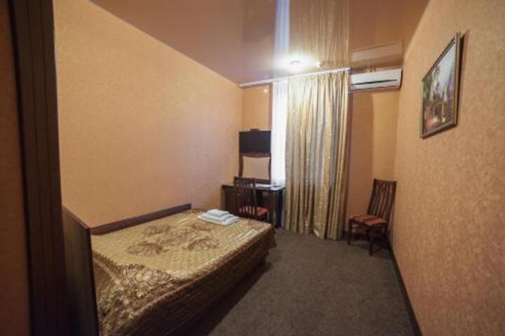 Room 2 of 10