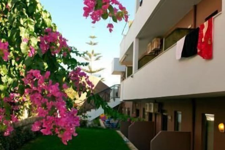 Hotel Exterior 49 of 50