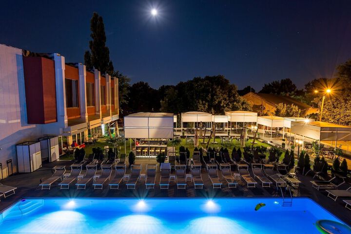 Pools & Facilities