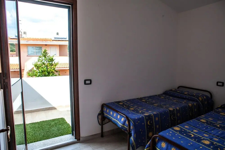 Room 6 of 16