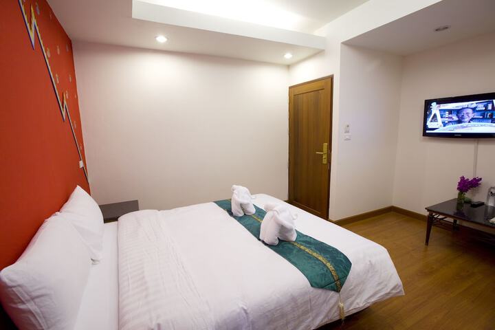 Room 6 of 51