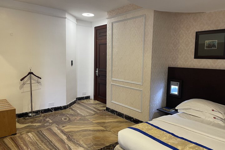 Room 34 of 114