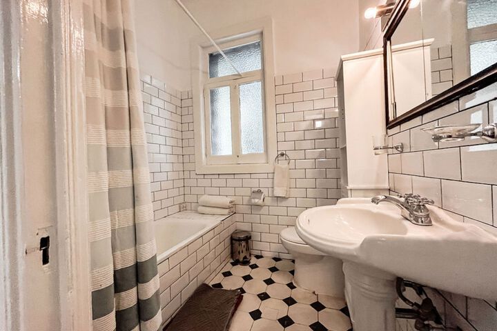 Room 10 of 293