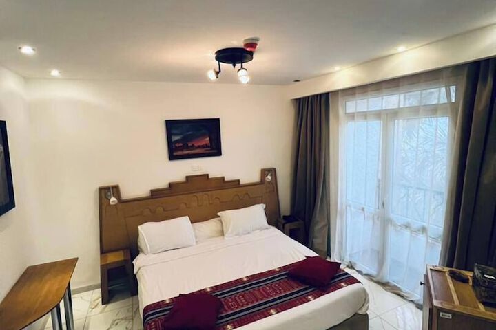Room 5 of 13