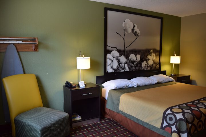 1 King Bed (11 of 12)
