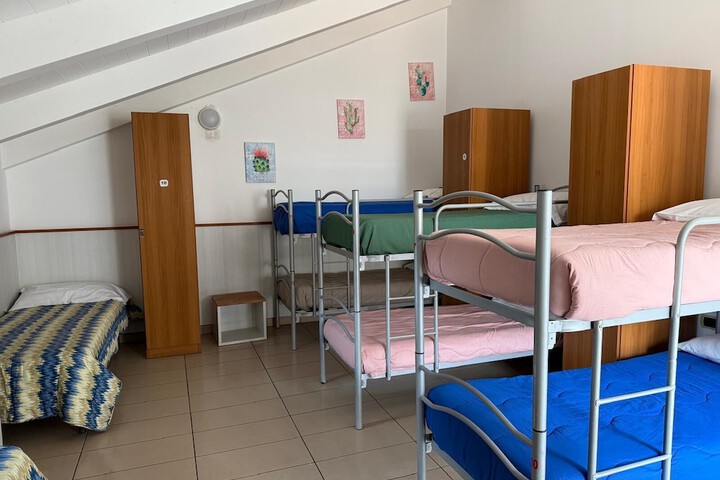 Room 28 of 61