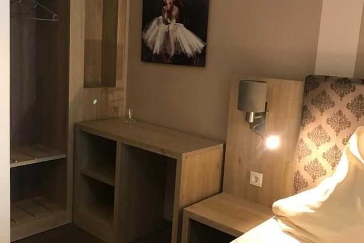 Room 17 of 52