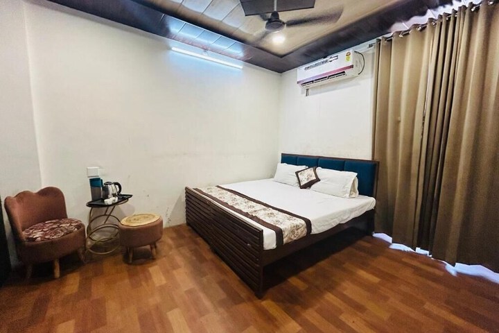 Room 8 of 32