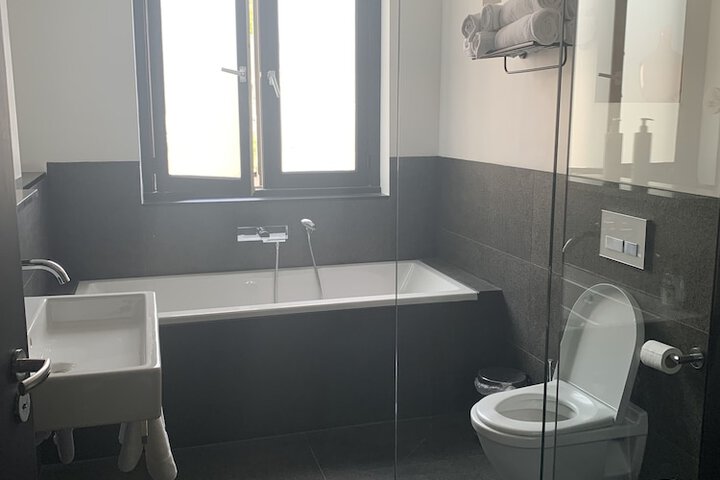 Room 87 of 105