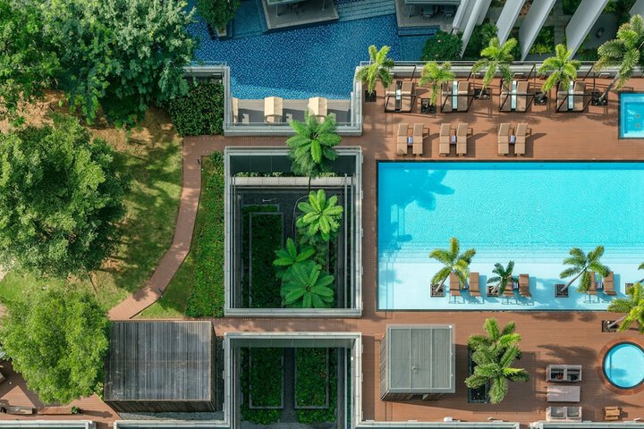 Hotel with Pool