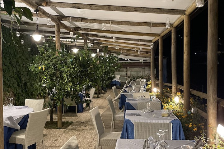 Dining 87 of 147