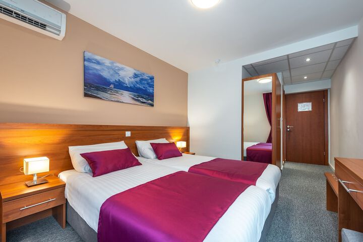 Room 4 of 49