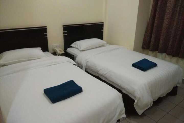 Room 3 of 34