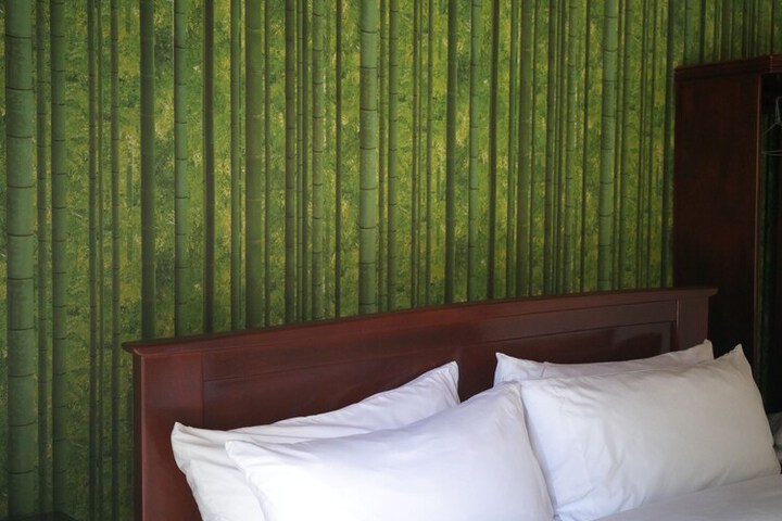 Room 28 of 53