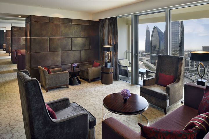 Lounge 128 of 153
