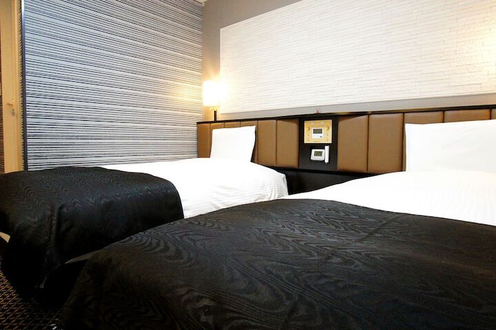Room 5 of 20